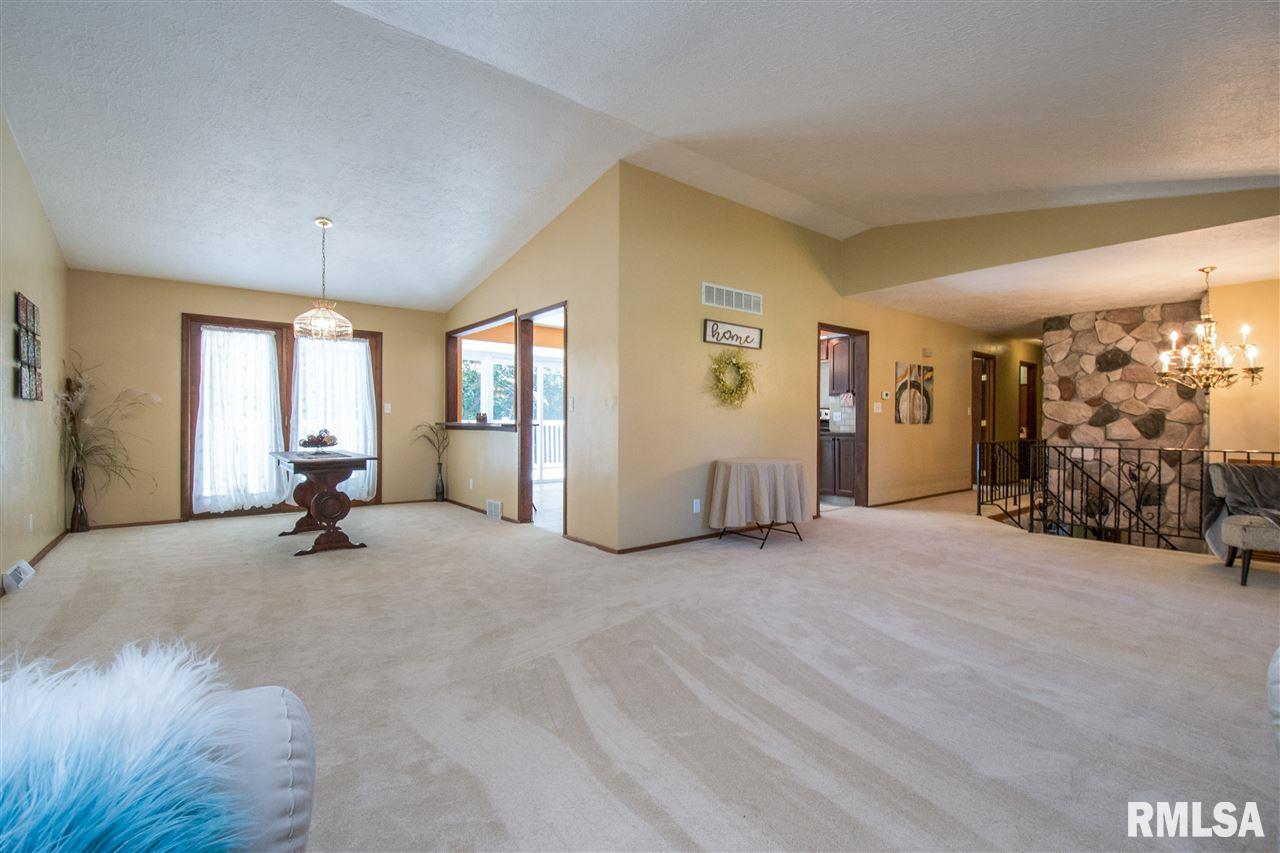 8201 Ridgewood Road Rock Island, IL 61201 - Photo 5 of 20 Gallery Image 5