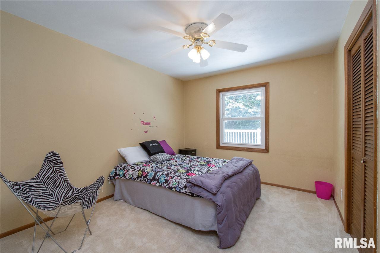 8201 Ridgewood Road Rock Island, IL 61201 - Photo 9 of 20 Gallery Image 9