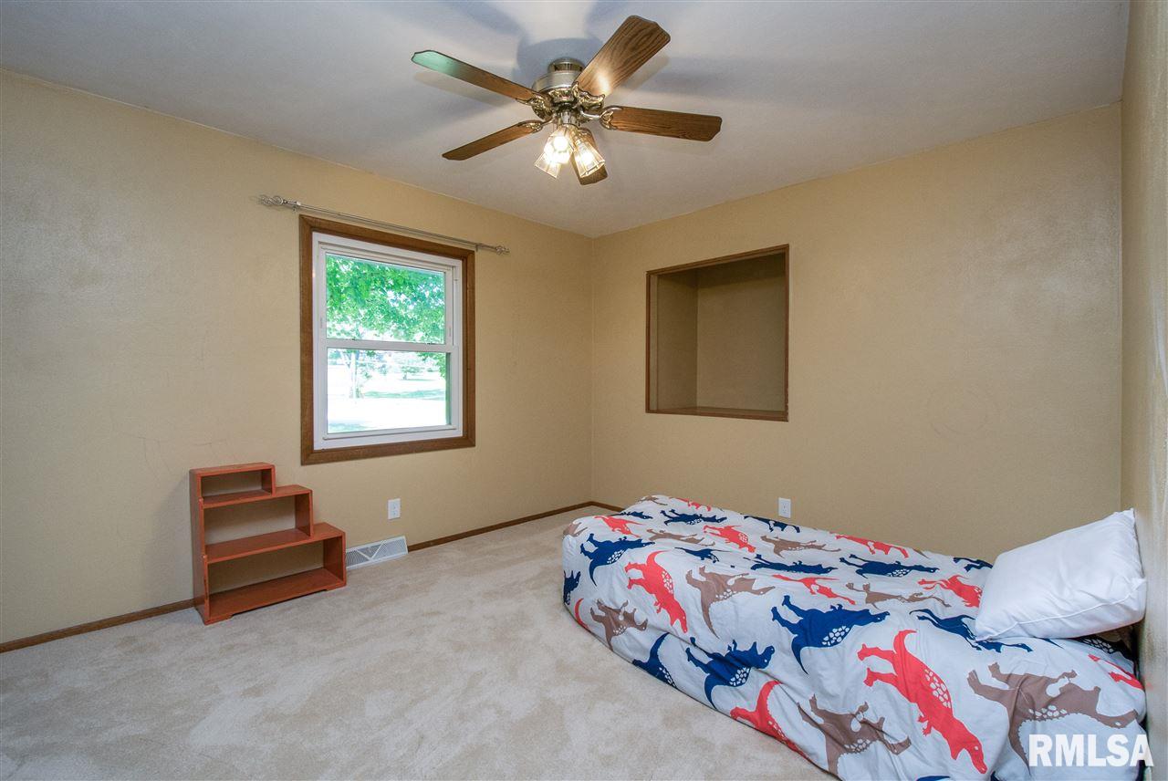 8201 Ridgewood Road Rock Island, IL 61201 - Photo 10 of 20 Gallery Image 10