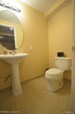 27458 Cromwell Road Novi, MI 48374 - Photo 29 of 39 Basement bath with shower.