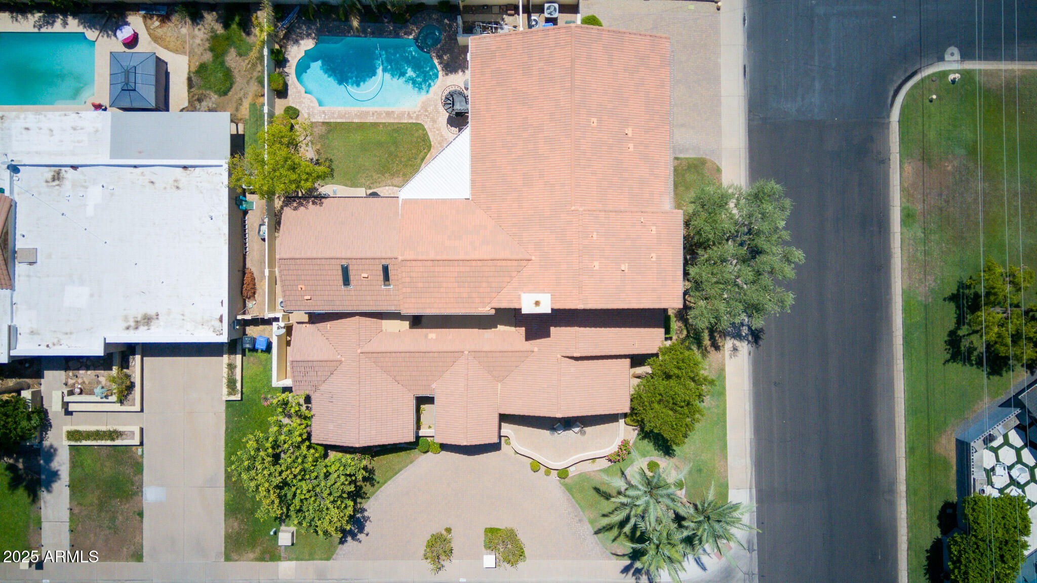 229 West Vista Avenue Phoenix, AZ 85021 - Photo 106 of 113 an aerial view of a house with a yard and a large tree