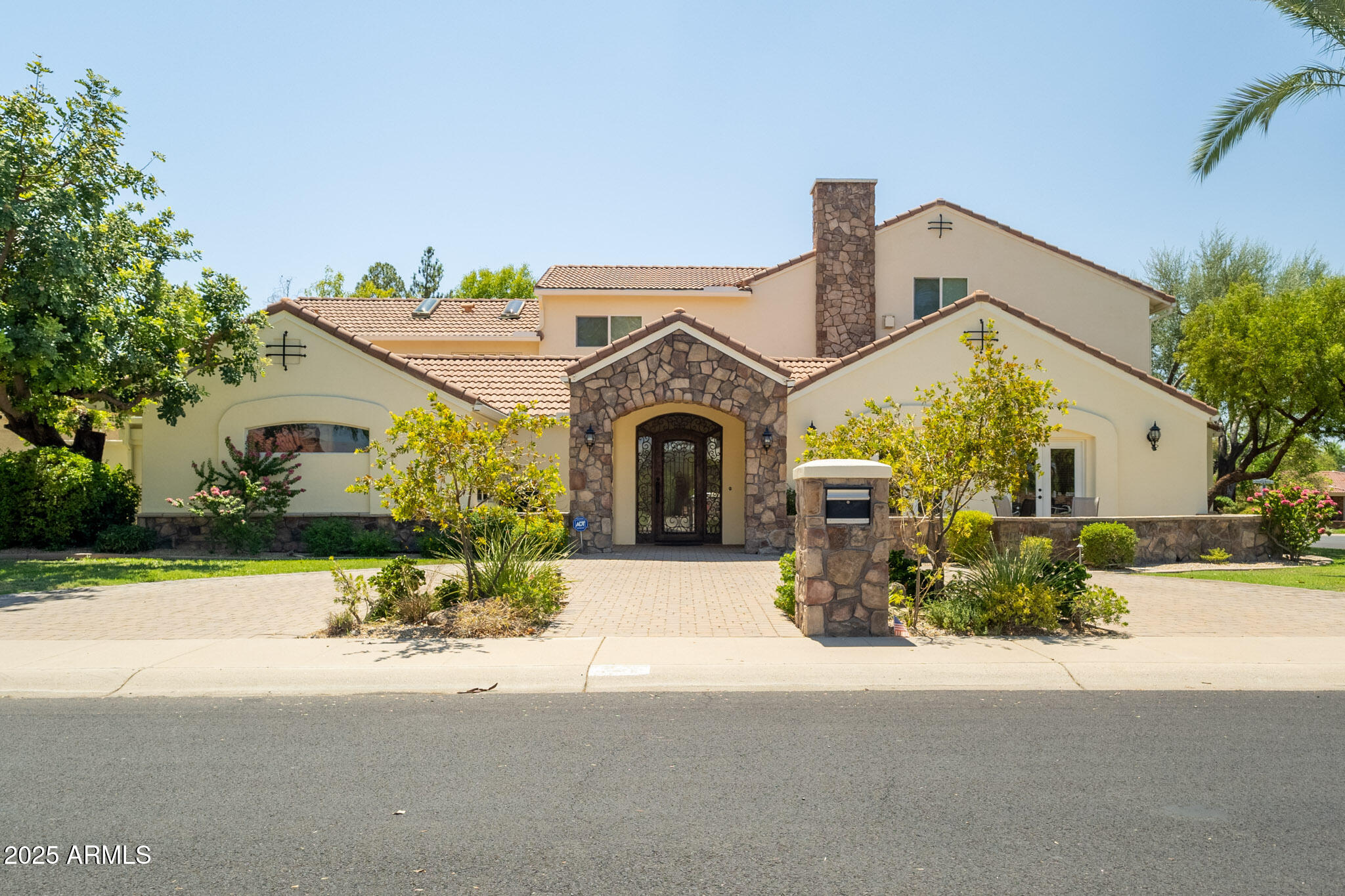 229 West Vista Avenue Phoenix, AZ 85021 - Photo 3 of 113 3