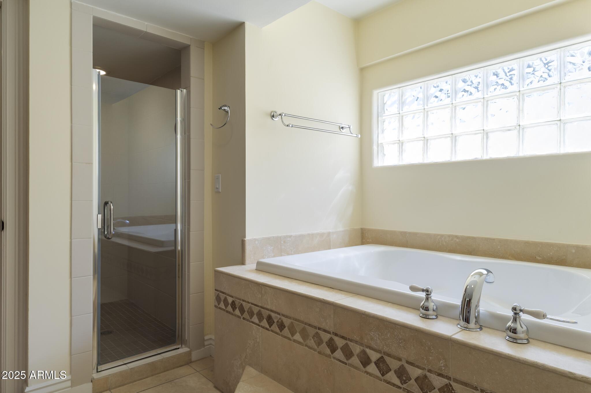 229 West Vista Avenue Phoenix, AZ 85021 - Photo 48 of 113 a bathroom with a tub and a sink