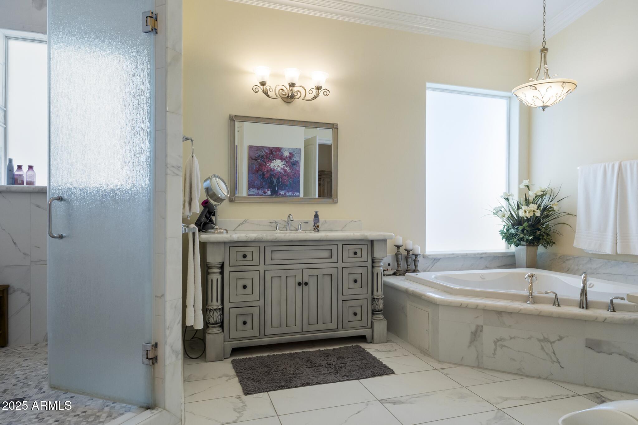 229 West Vista Avenue Phoenix, AZ 85021 - Photo 72 of 113 a spacious bathroom with a tub sink and mirror