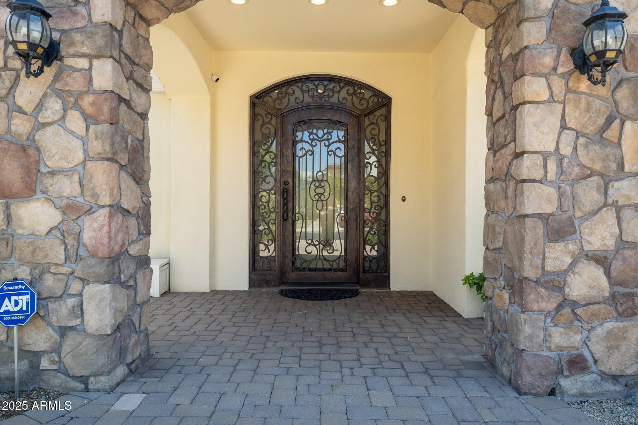 229 West Vista Avenue Phoenix, AZ 85021 - Photo 6 of 113 6