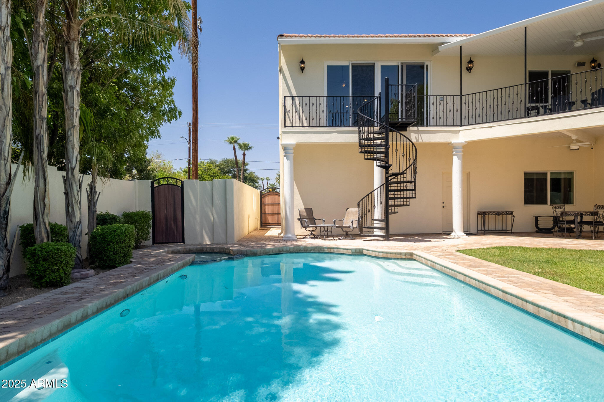 229 West Vista Avenue Phoenix, AZ 85021 - Photo 93 of 113 a view of a house with backyard and sitting area