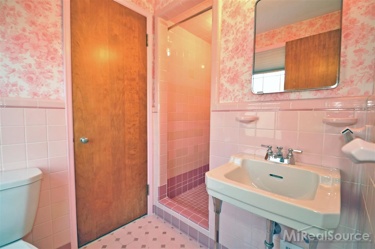 50 Shoreham Road Grosse Pointe, MI 48236 - Photo 18 of 30 31189346-17.JPG