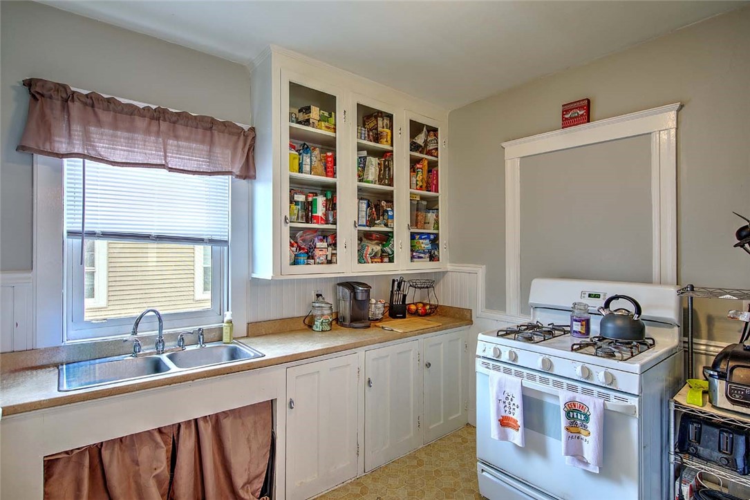 64 Harvard Street Pawtucket, RI 02860 - Photo 18 of 43