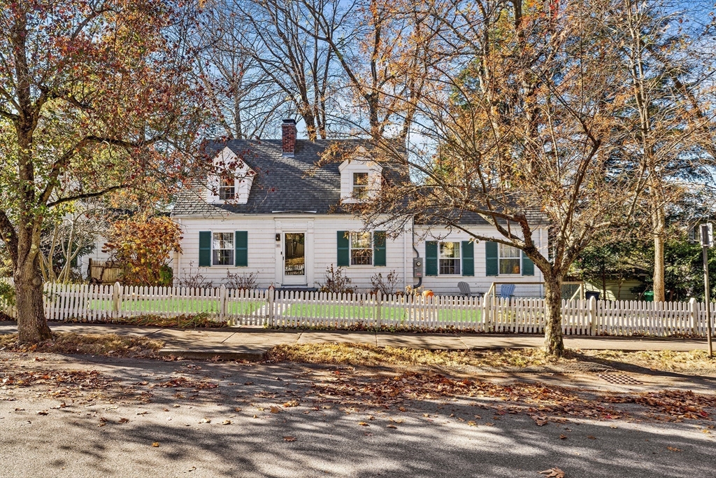 21 Ridge Avenue Newton, MA 02459 - Photo 24 of 27 a view of a yard in front of a house with large trees