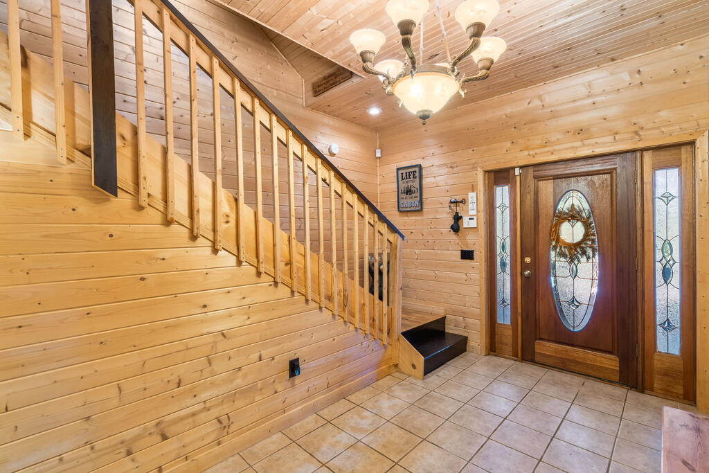 2390 Rainbow Ridge Road Hiawassee, GA 30546 - Photo 5 of 48 Foyer - Level 1