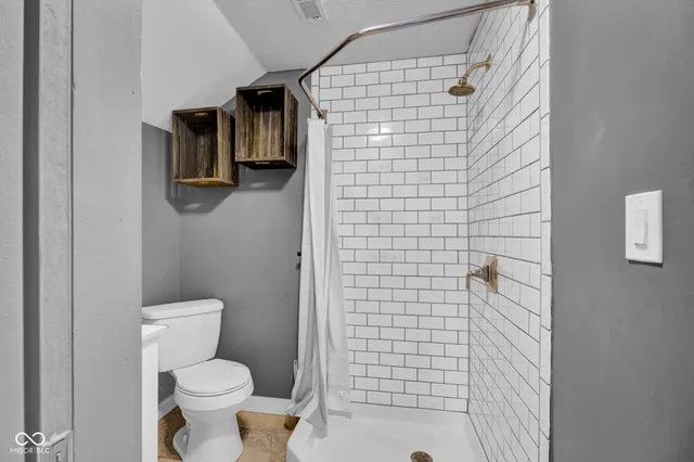 $620,000 | 1747 East Tall Oaks Lane, Greencastle, IN 46135