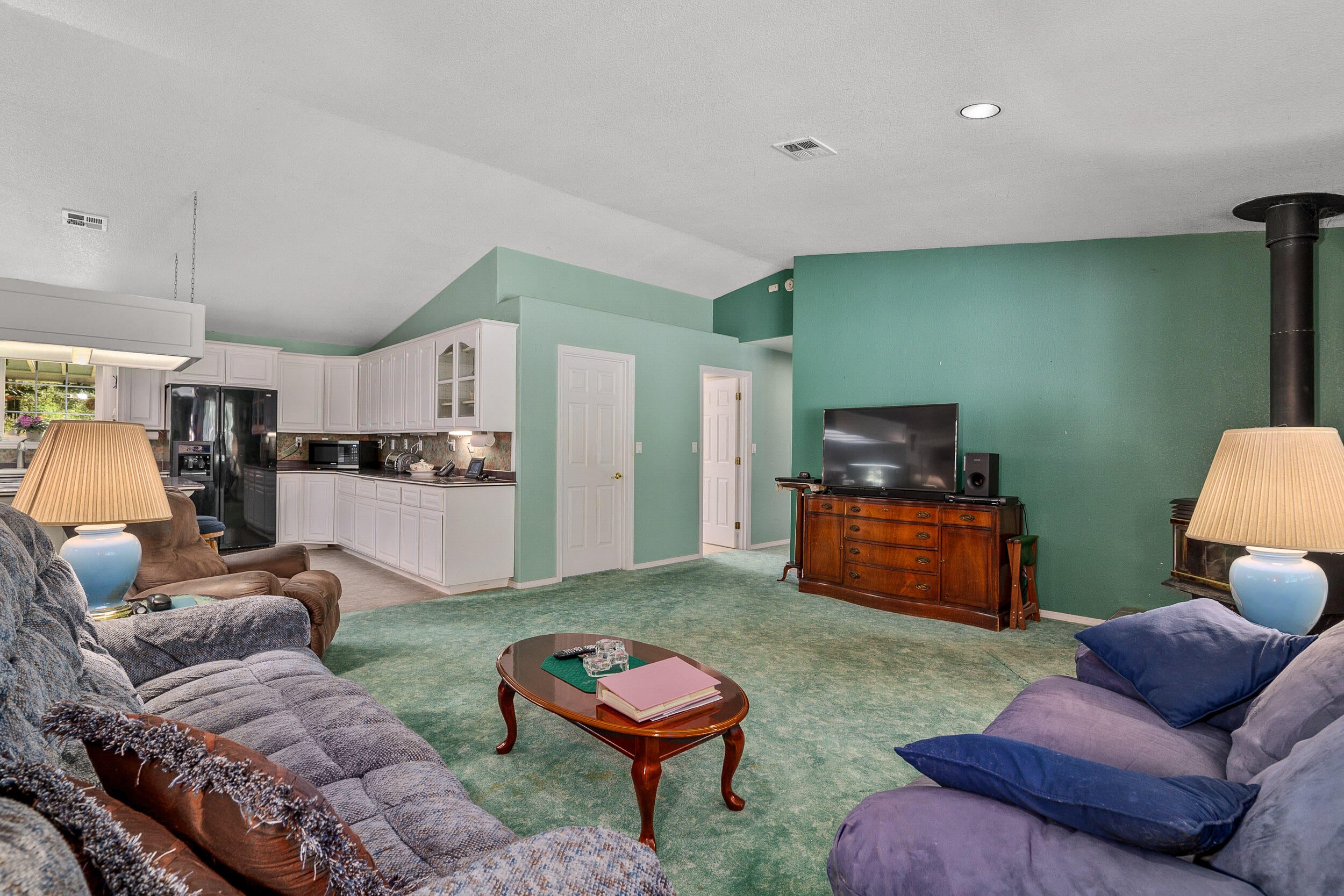 14845 Water Gap Road Williams, OR 97544 - Photo 7 of 44 Living Room