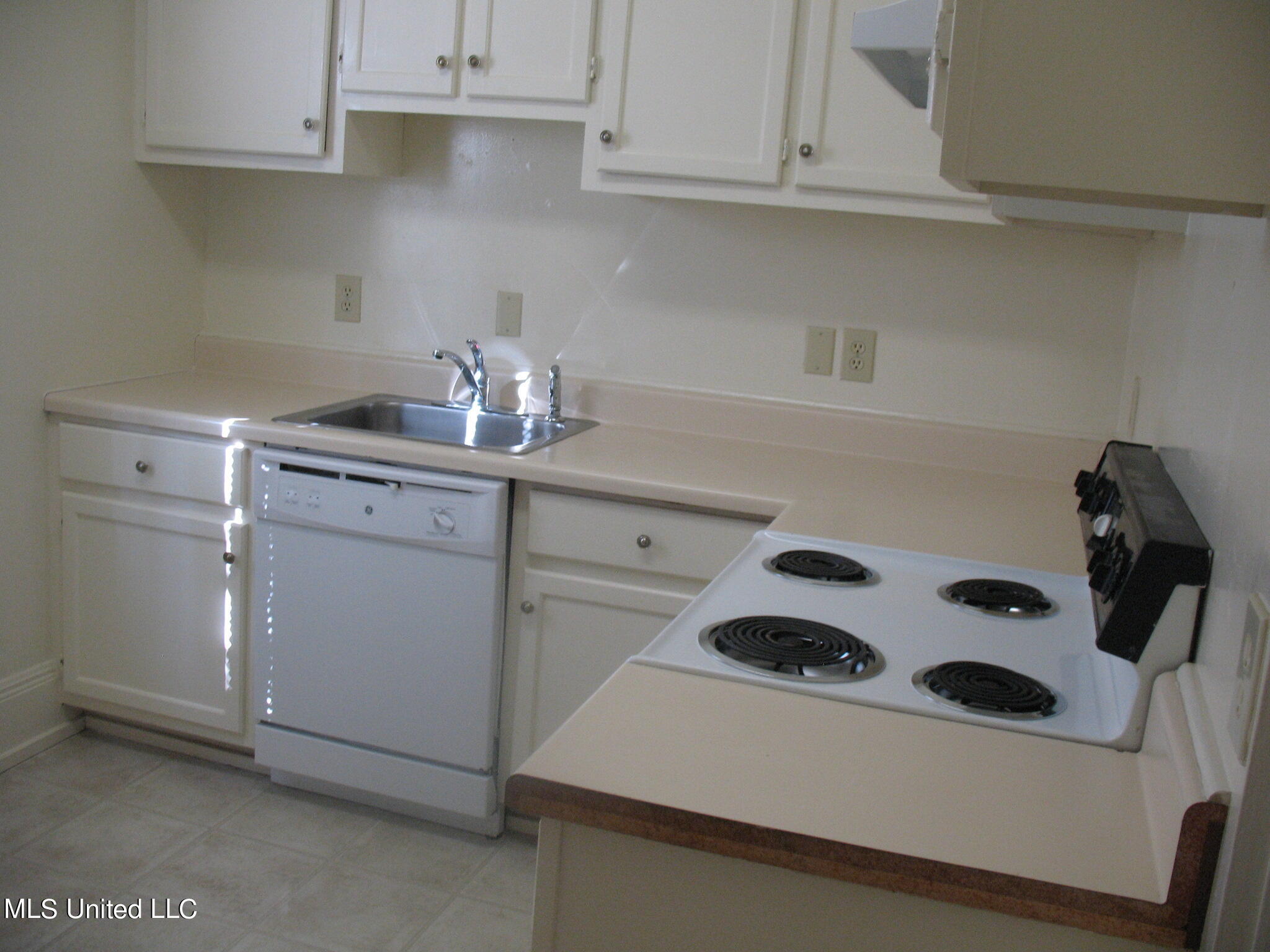 910 Morningside Street, Unit A Jackson, MS 39202 - Photo 12 of 18 IMG_9894
