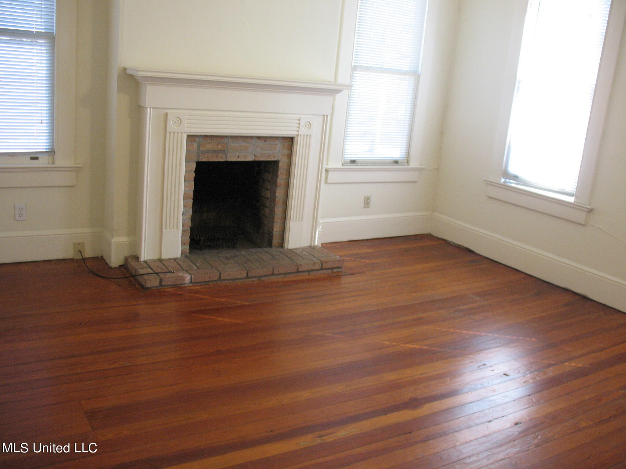 910 Morningside Street, Unit A Jackson, MS 39202 - Photo 4 of 18 IMG_9886