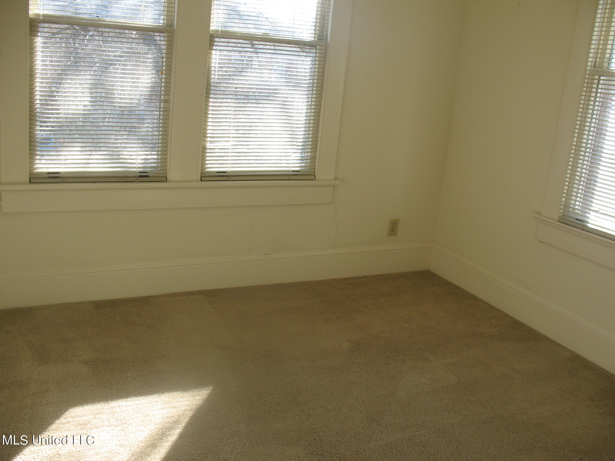 910 Morningside Street, Unit A Jackson, MS 39202 - Photo 6 of 18 IMG_9888