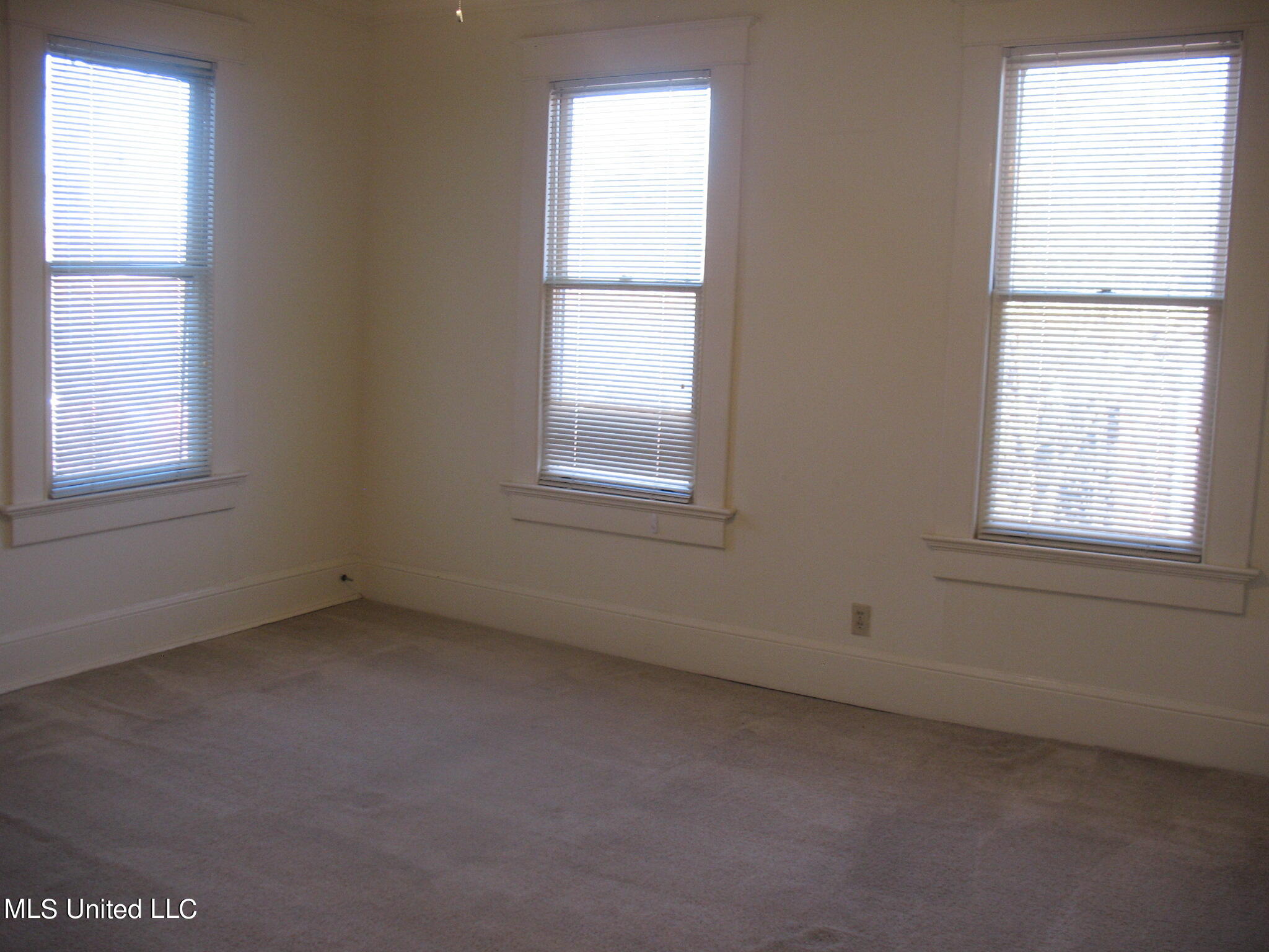 910 Morningside Street, Unit A Jackson, MS 39202 - Photo 7 of 18 IMG_9889