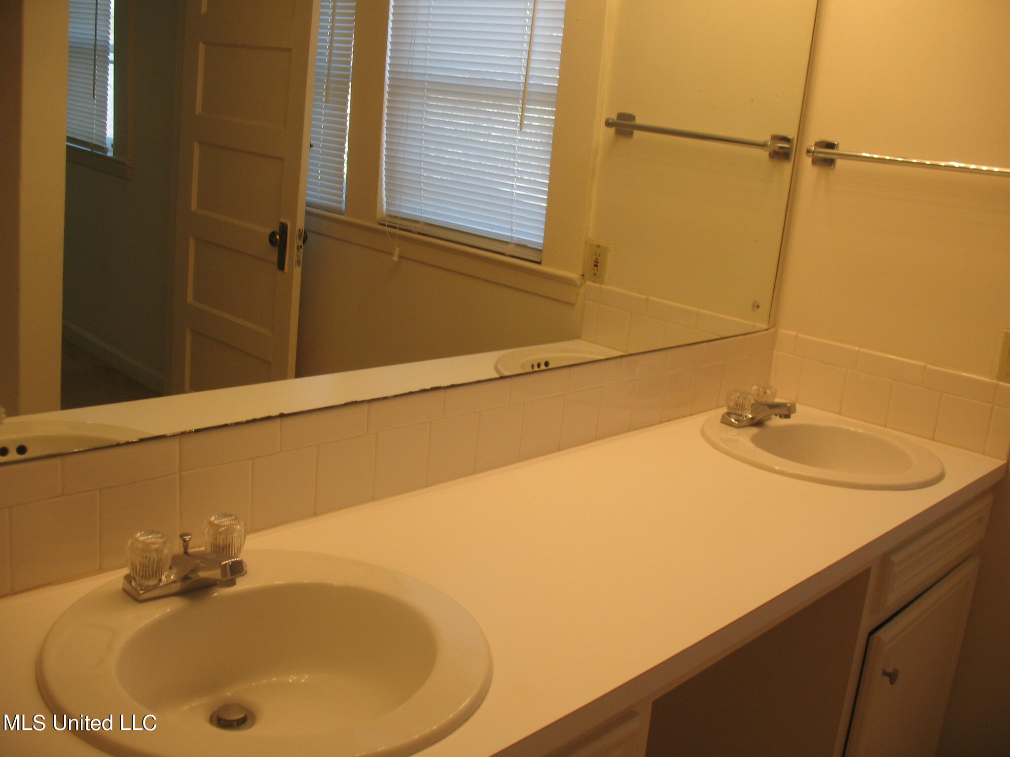 910 Morningside Street, Unit A Jackson, MS 39202 - Photo 8 of 18 IMG_9890