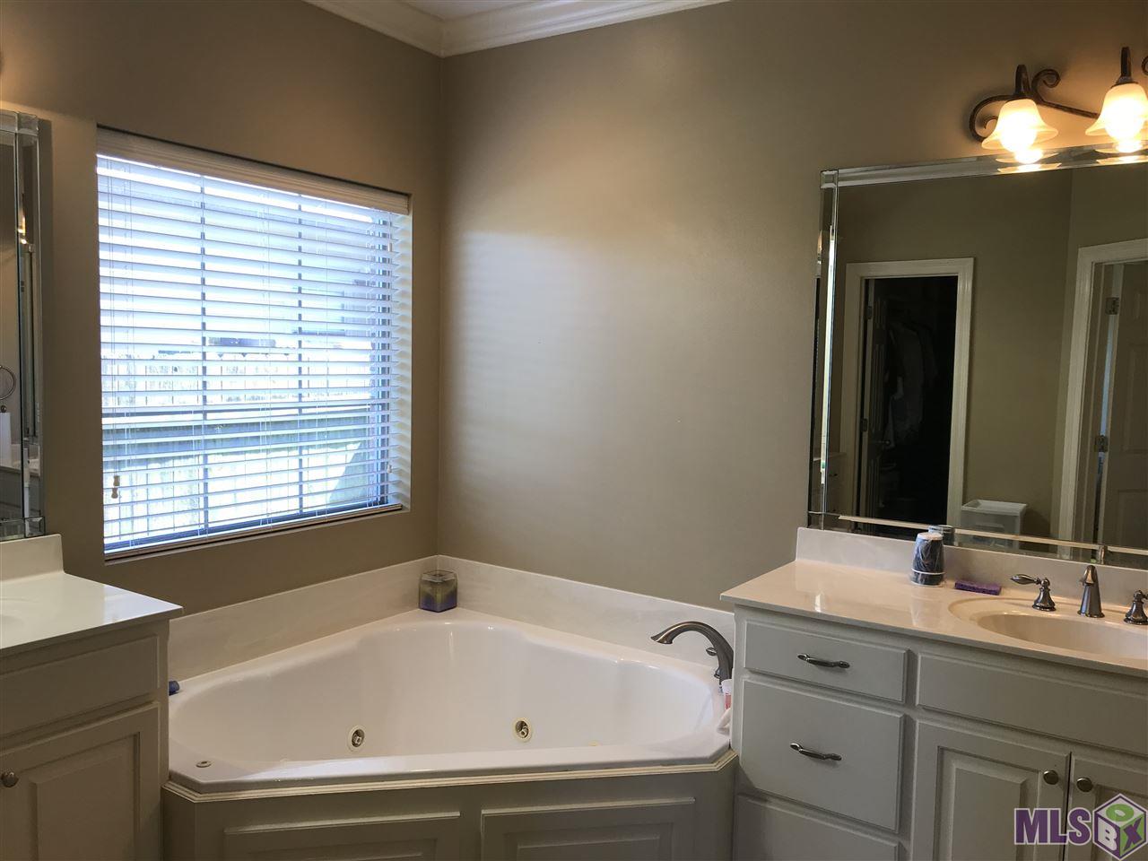9068 Foxgate Drive Baton Rouge, LA 70809 - Photo 10 of 10