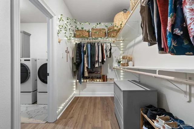 a view of walk in closet