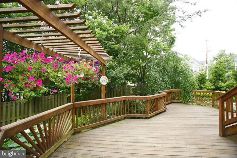 2079 Madrillon Road Vienna, VA 22182 - Photo 14 of 18 Deck