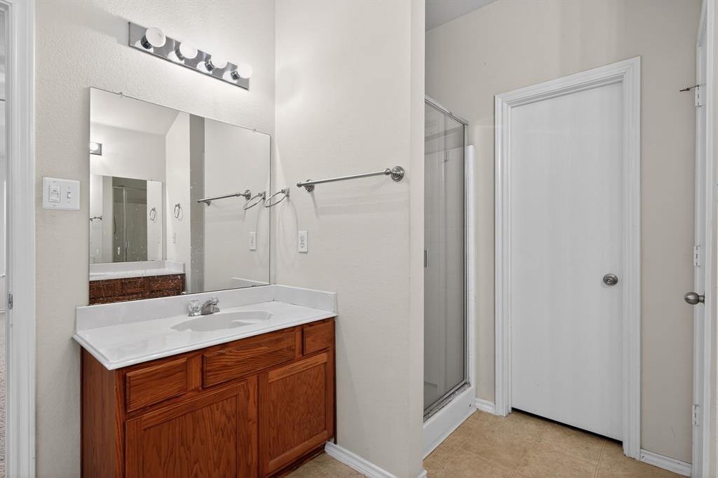 8618 Scooner Street Rowlett, TX 75089 - Photo 28 of 30 a bathroom with a sink and a mirror