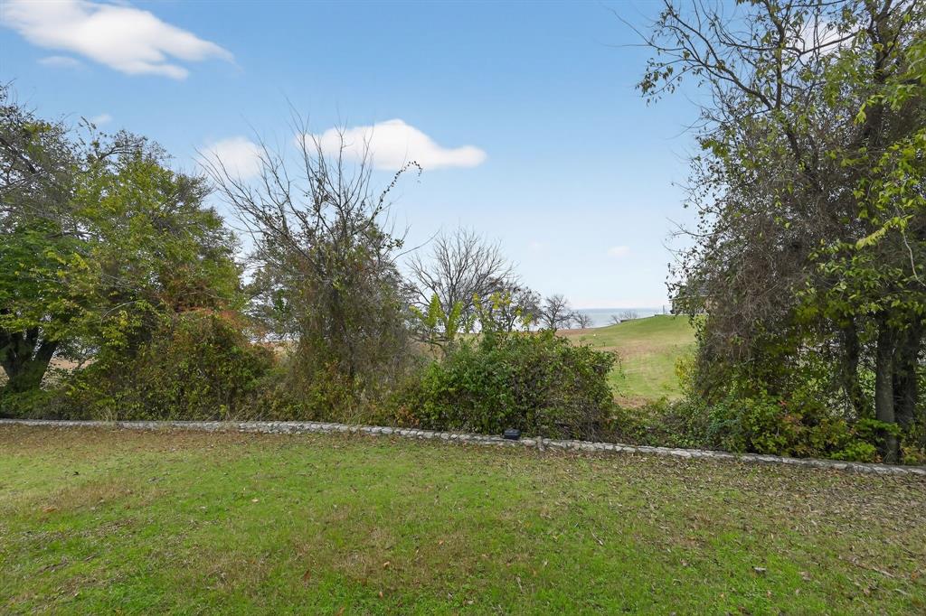 8618 Scooner Street Rowlett, TX 75089 - Photo 4 of 30 a view of a yard