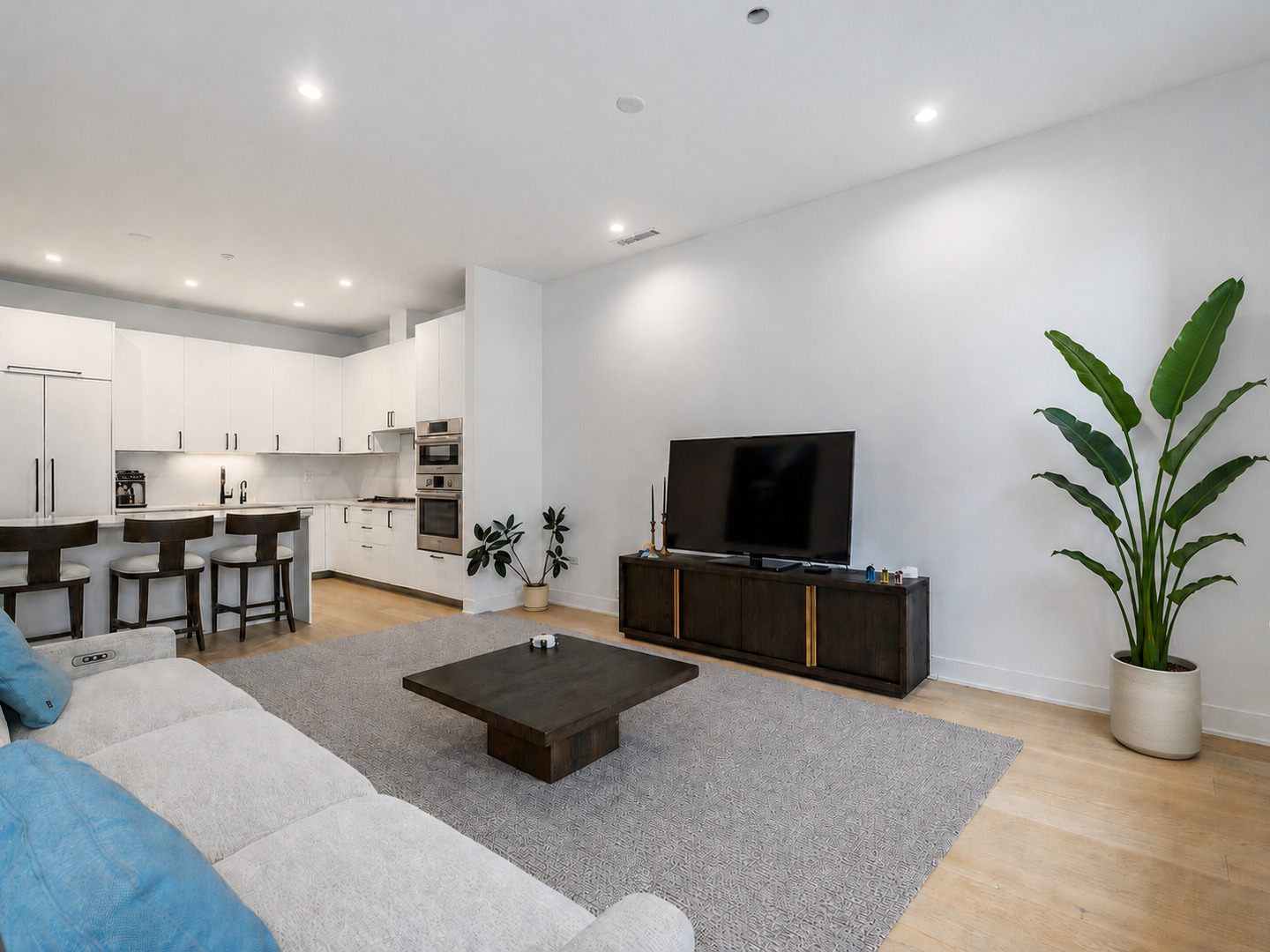 305 South Racine Avenue, Unit 6B Chicago, IL 60607 - Photo 7 of 26