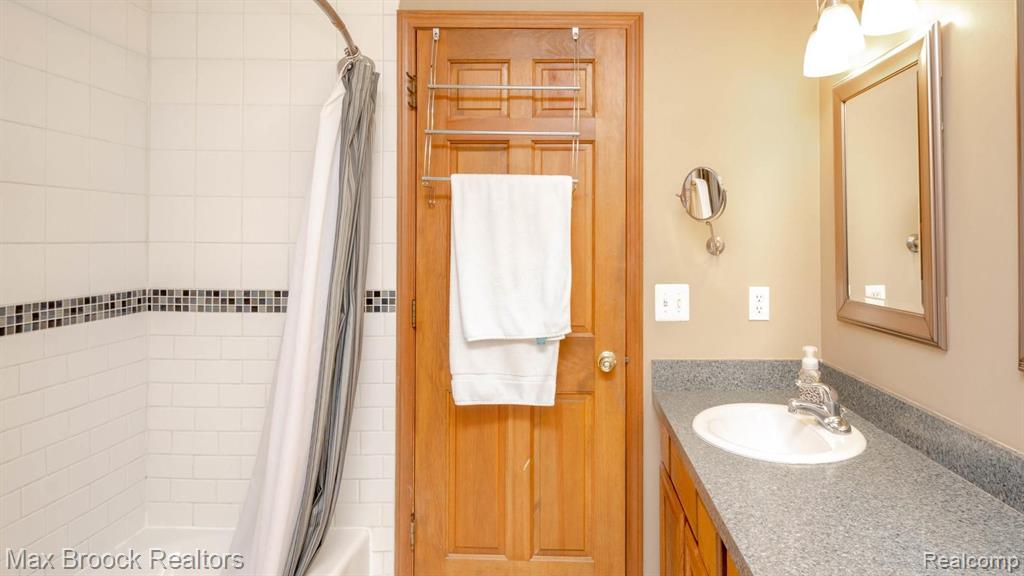 3750 Edinborough Drive Rochester Hills, MI 48306 - Photo 39 of 64