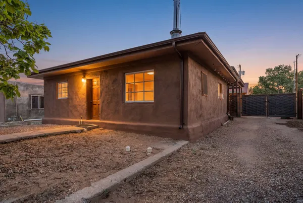 $750,000 | 325 Fiesta Street, Santa Fe, NM 87501