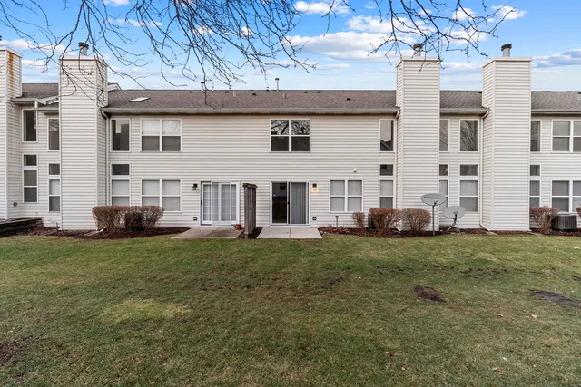 $2,600 | 1037 Huntington Drive, Elk Grove Village, IL 60007