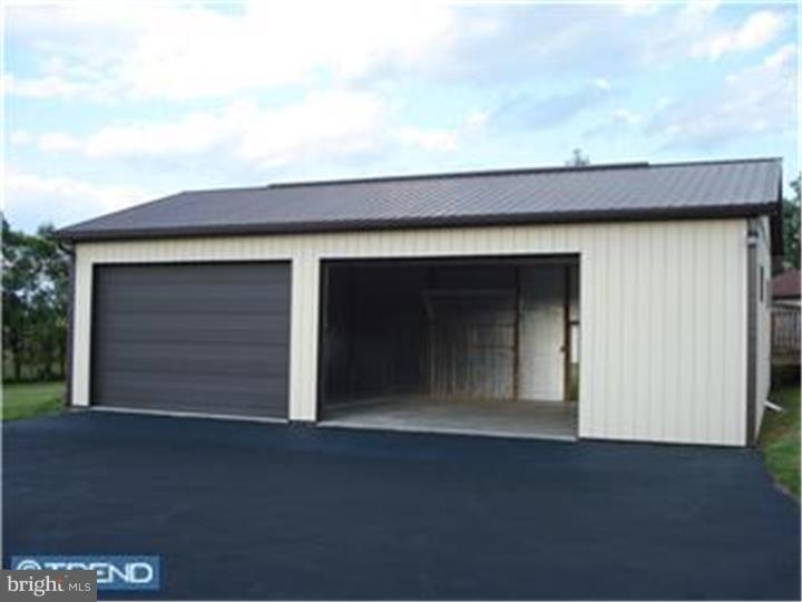 1225 Kulp Road Pottstown, PA 19465 - Photo 24 of 25 Garage