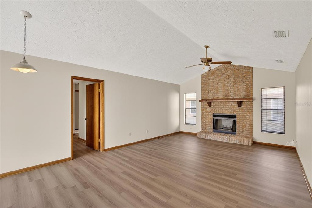 4207 Spring Way Circle Valrico, FL 33596 - Photo 17 of 33