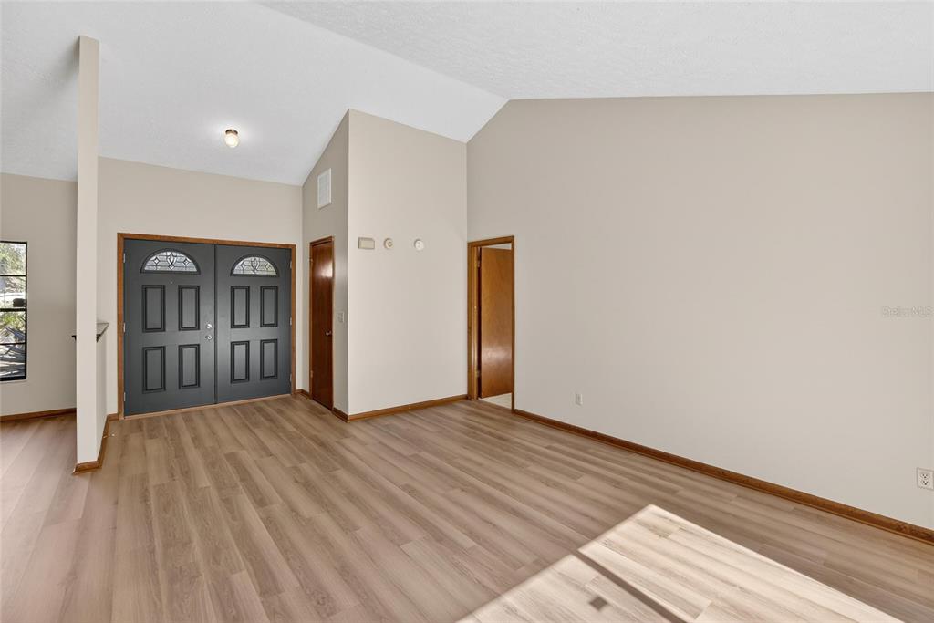 4207 Spring Way Circle Valrico, FL 33596 - Photo 5 of 33