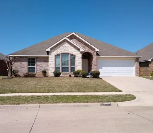 $2,500 | 1601 White Willow Lane, Arlington, TX 76002