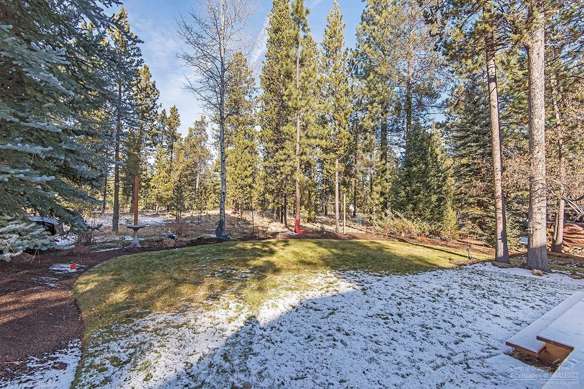 17708 Bittern Lane Sunriver, OR 97707 - Photo 18 of 22 This lot backs to narrow strip of common