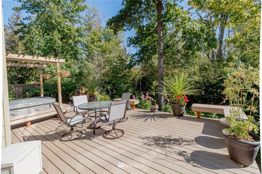 266 Elma Court Northeast Renton, WA 98059 - Photo 2 of 25 Gallery Image 2
