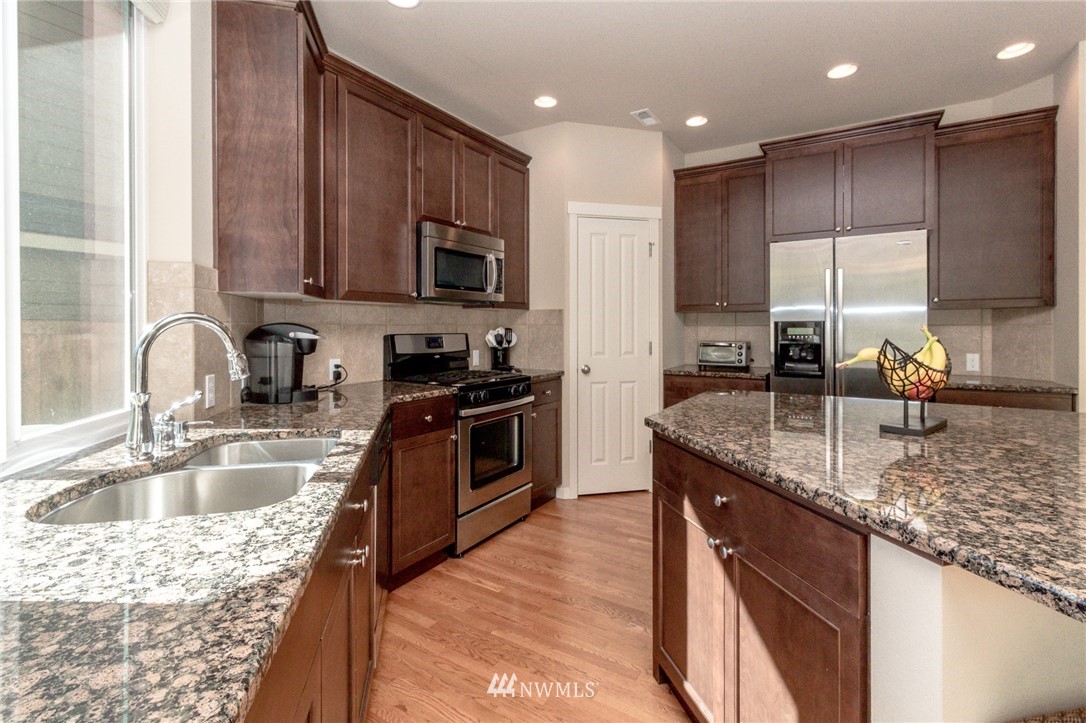 266 Elma Court Northeast Renton, WA 98059 - Photo 6 of 25 Gallery Image 6