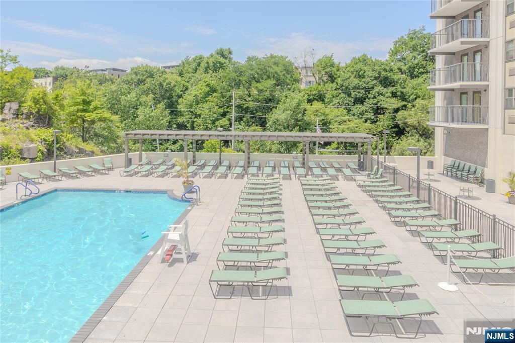 250 Gorge Road, Unit 21E Cliffside Park, NJ 07010 - Photo 33 of 50