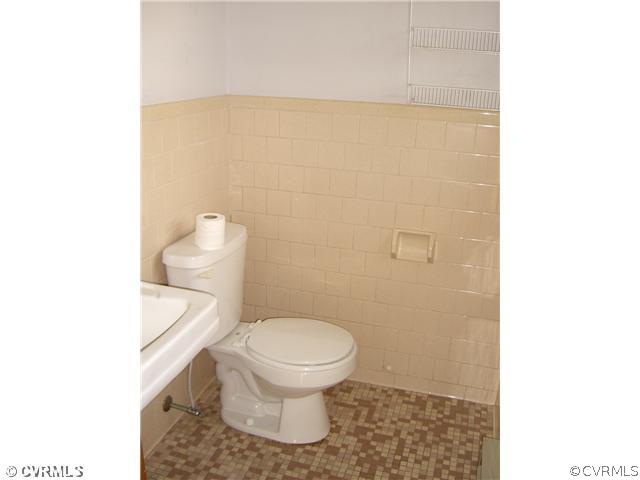 20613 Church Road Petersburg, VA 23803 - Photo 8 of 11 Master Bath