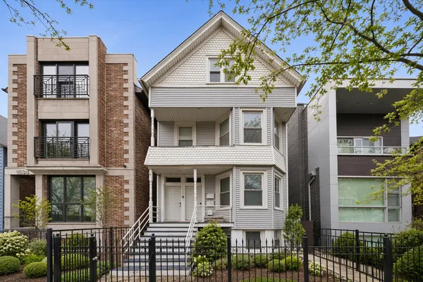 $1,149,999 | 1532 West Oakdale Avenue, Chicago, IL 60657