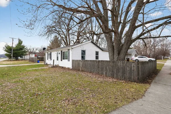 a view of a house with a yard