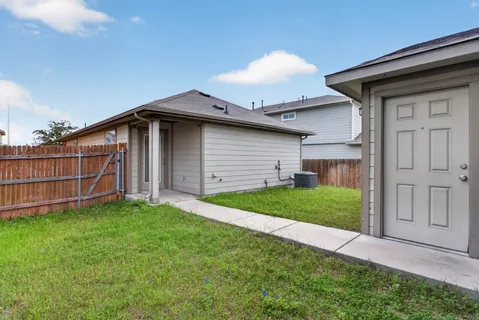 $2,050 | 2010 Langdale Lane, Austin, TX 78754