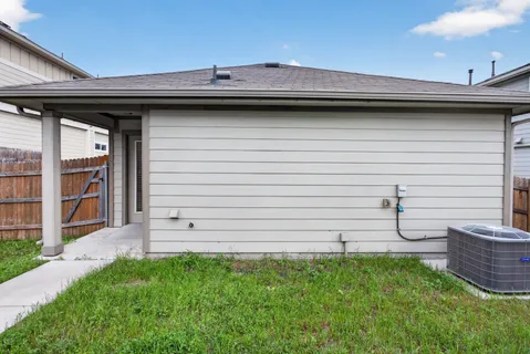 $2,050 | 2010 Langdale Lane, Austin, TX 78754