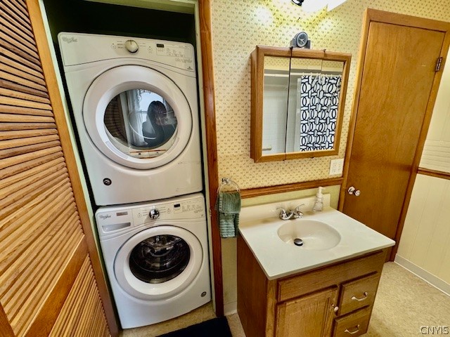 526 Broadway Street Oneida, NY 13421 - Photo 19 of 35 1st floor laundry w/ washer and dryer
