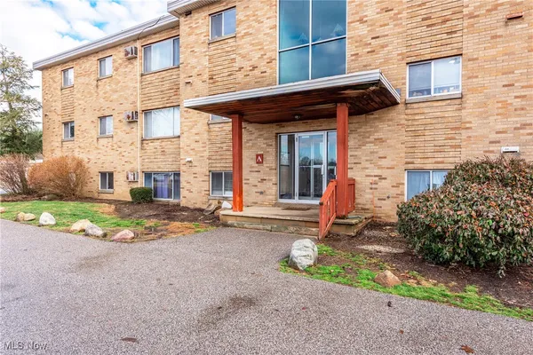 $99,000 | 5200 Royalton Road, Unit 12A, North Royalton, OH 44133