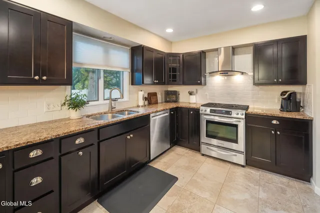 $565,000 | 2505 Whamer Lane, Niskayuna, NY 12309