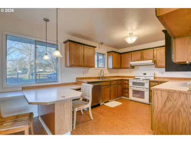 $598,000 | 71642 Southwest Park Lane, Pendleton, OR 97801