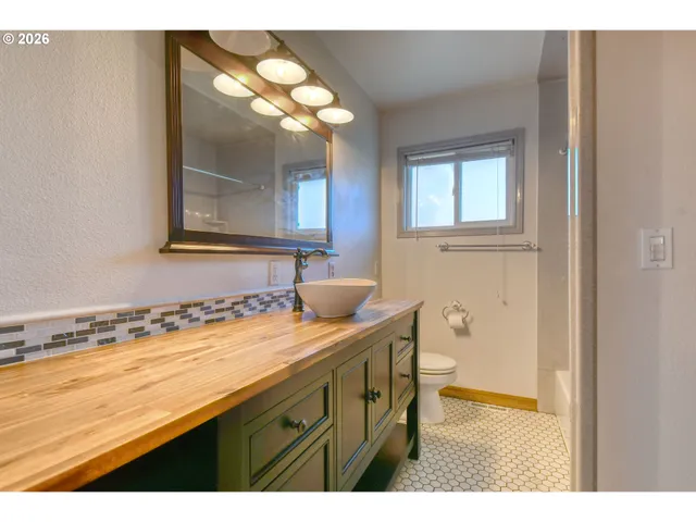 $598,000 | 71642 Southwest Park Lane, Pendleton, OR 97801