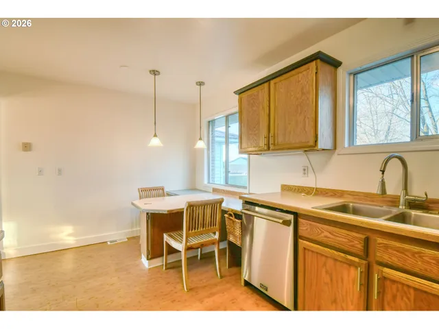 $598,000 | 71642 Southwest Park Lane, Pendleton, OR 97801