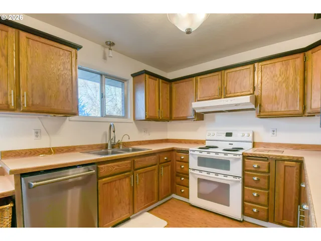 $598,000 | 71642 Southwest Park Lane, Pendleton, OR 97801